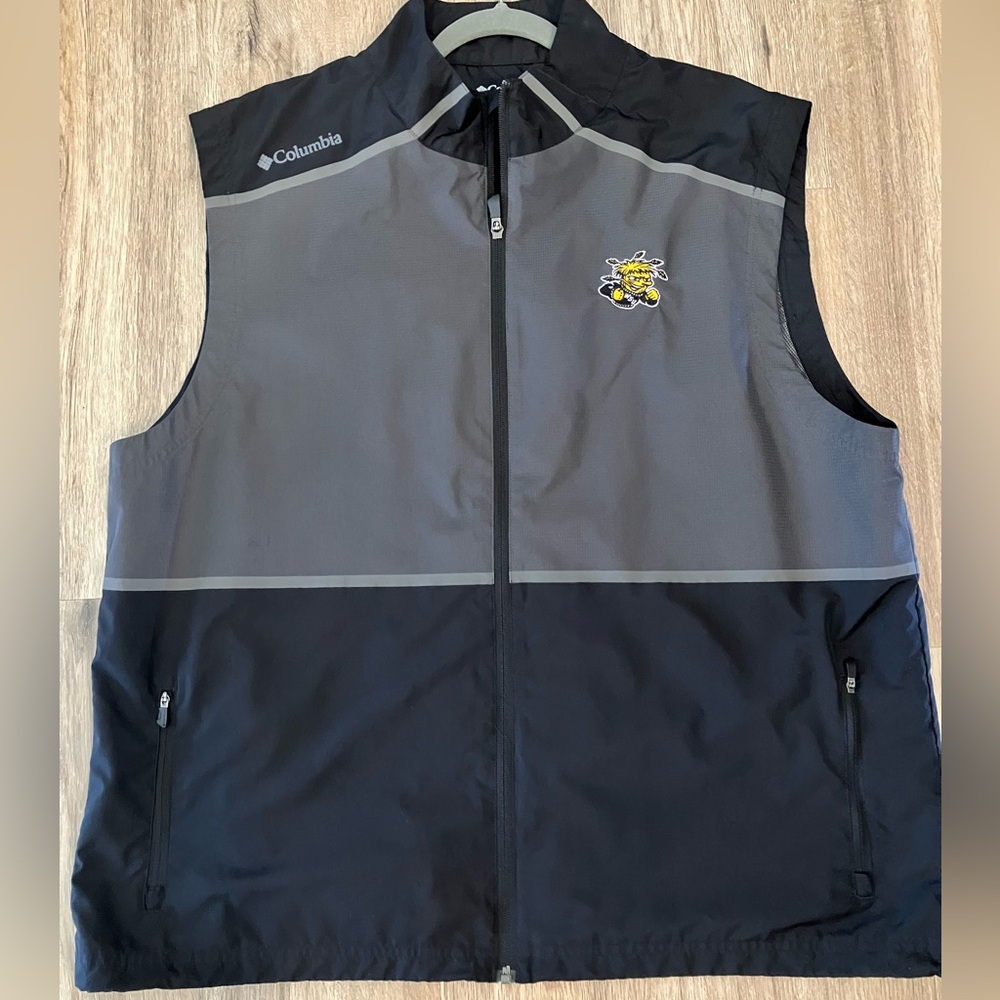 Wichita State Shockers Columbia Golf Vest w/ Embroidered WuShock. Gray/Blk. XL.